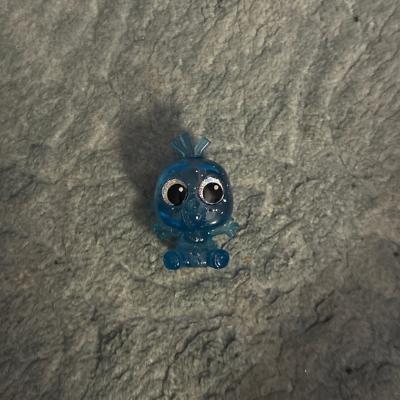 Disney doorable blue Olaf sparkly collectible - Picture 1 of 1